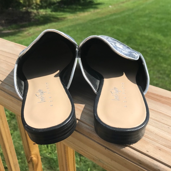 🔴Slip On Embroidered Elegant Leather Lord and Taylor Shoes - Picture 3 of 13